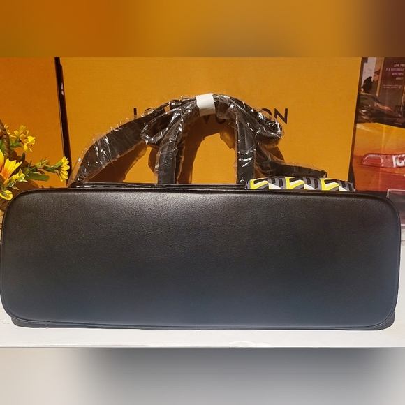 🆕🪷MCM🪷 Unisex Nylon Yellow/Black Cubic Logo Tote Bag MMT - Picture 11 of 17